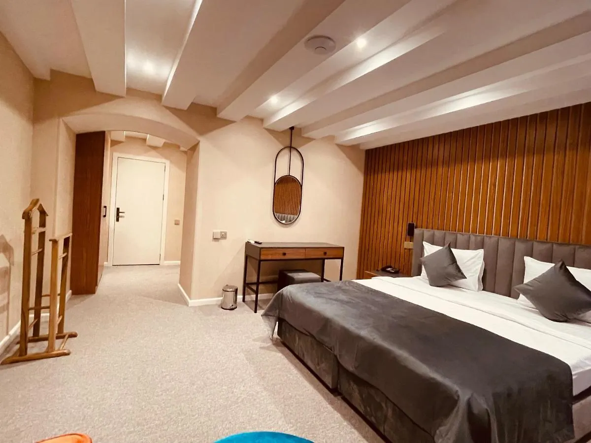Eleven Hotel Baku 4*,