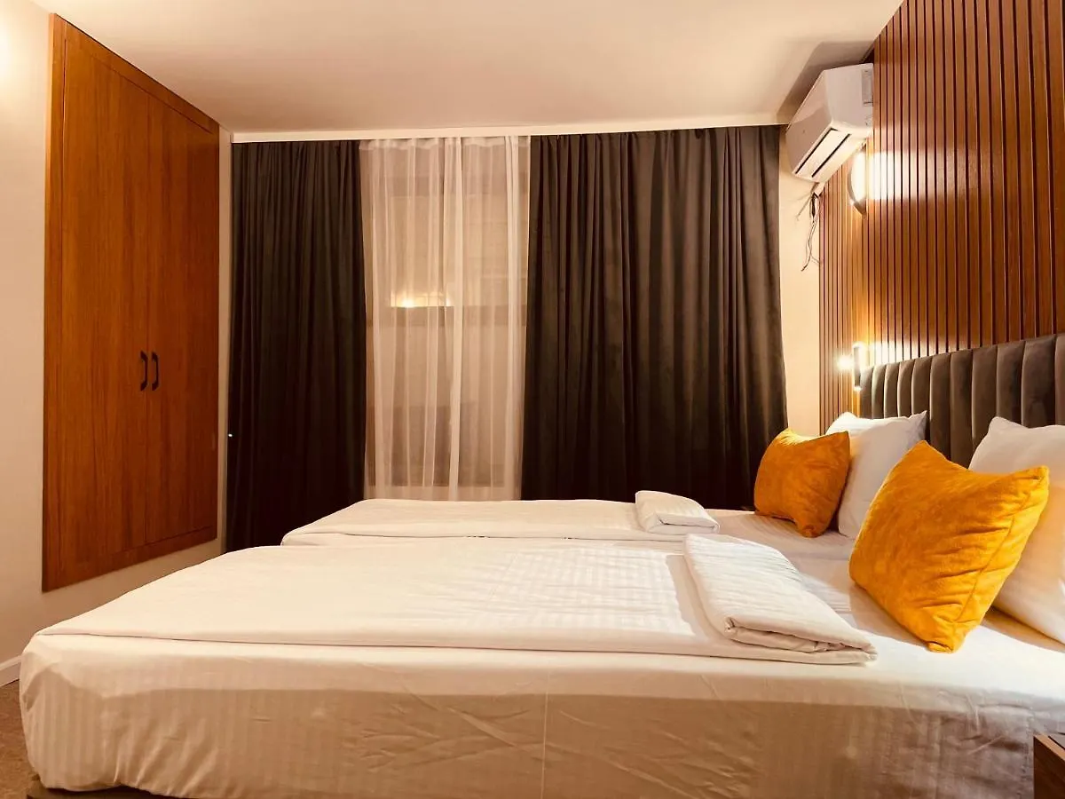 Eleven Hotel Baku 4*,